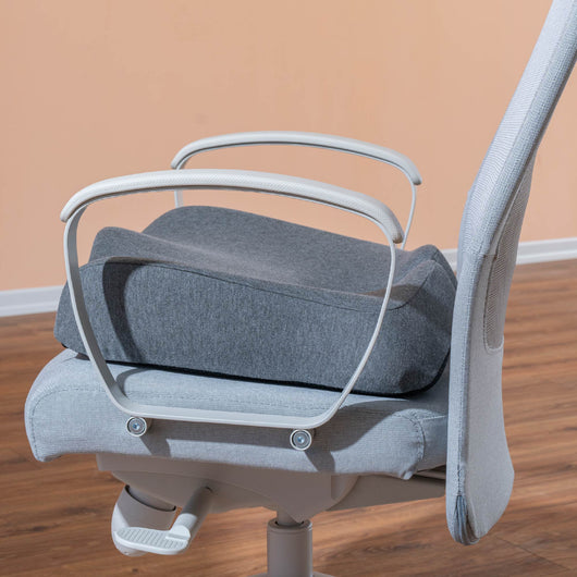 Cuscino Ergonomico in Memory Foam 47x41x12 cm Seduta Ortopedica per Sedia da Ufficio e Meditazione Supporto Antidolore per Schiena, Coccige e Postura, con Rivestimento Traspirante Rimovibile