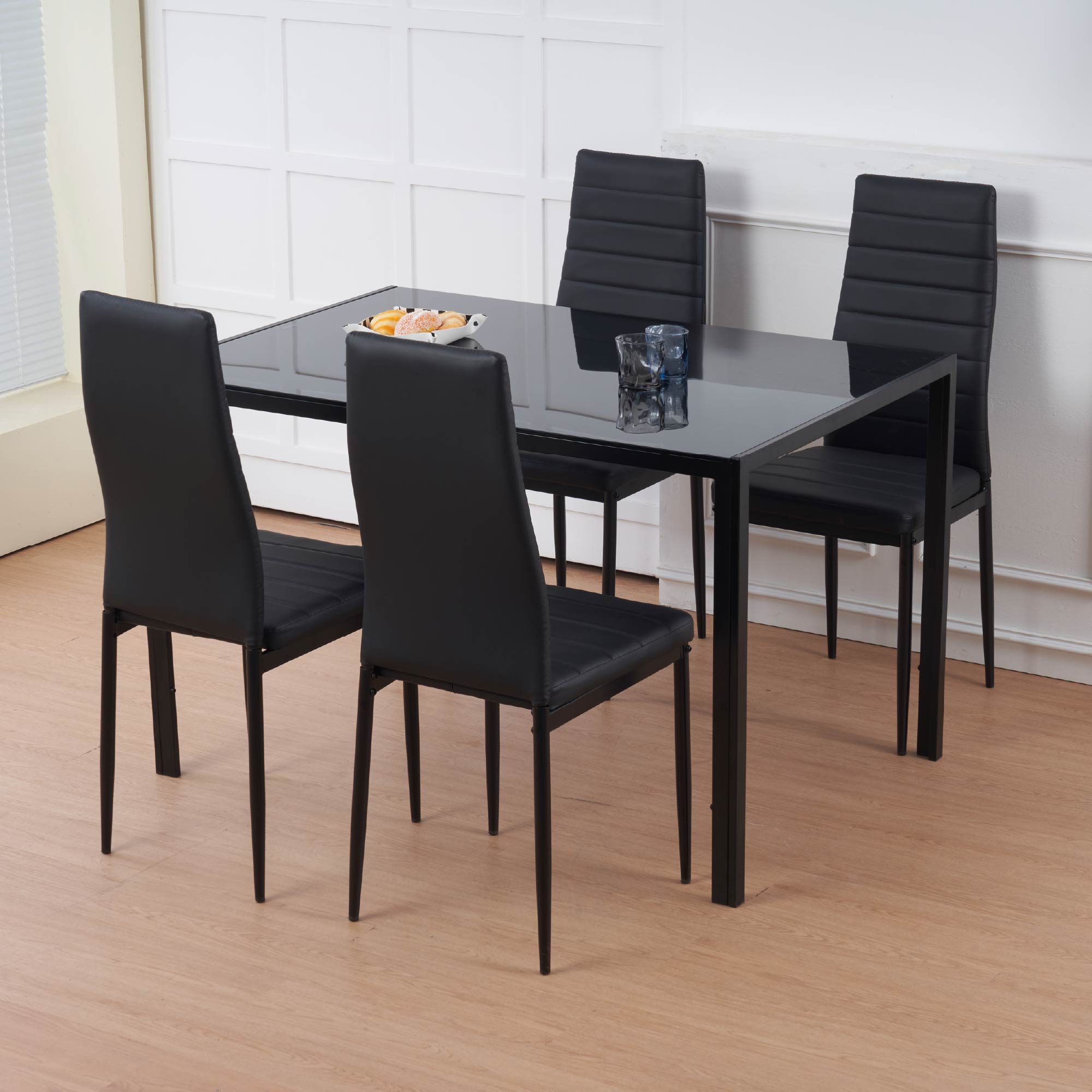Set Sedie e Tavolo da Pranzo con Ripiano in Vetro Temperato e Sedia Imbottite in Similpelle Nera – Design Moderno, 4 o 6 Posti – Ideale per Cucina o Soggiorno   Nero - 4 Posti