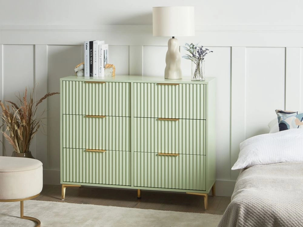 Cassettiera Verde MDF 6 Cassetti Gambe in Metallo Maniglie Fronti Scanalati Design Moderno Camera da Letto Soggiorno