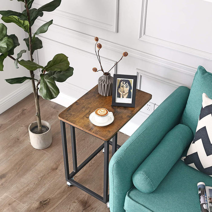 Tavolino da caffè Valora con ruote, marrone rustico, nero