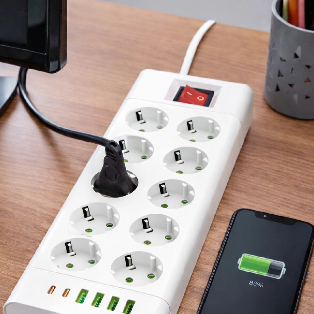 Ciabatta Multifunzione 8 Prese Schuko 5 USB 2500W con Interruttore Protezione IPX0