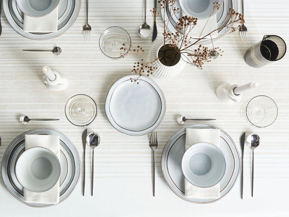 Set di 24 stoviglie in gres caolino grigio chiaro lavorato a mano con smalto reattivo Cucina Sala da pranzo