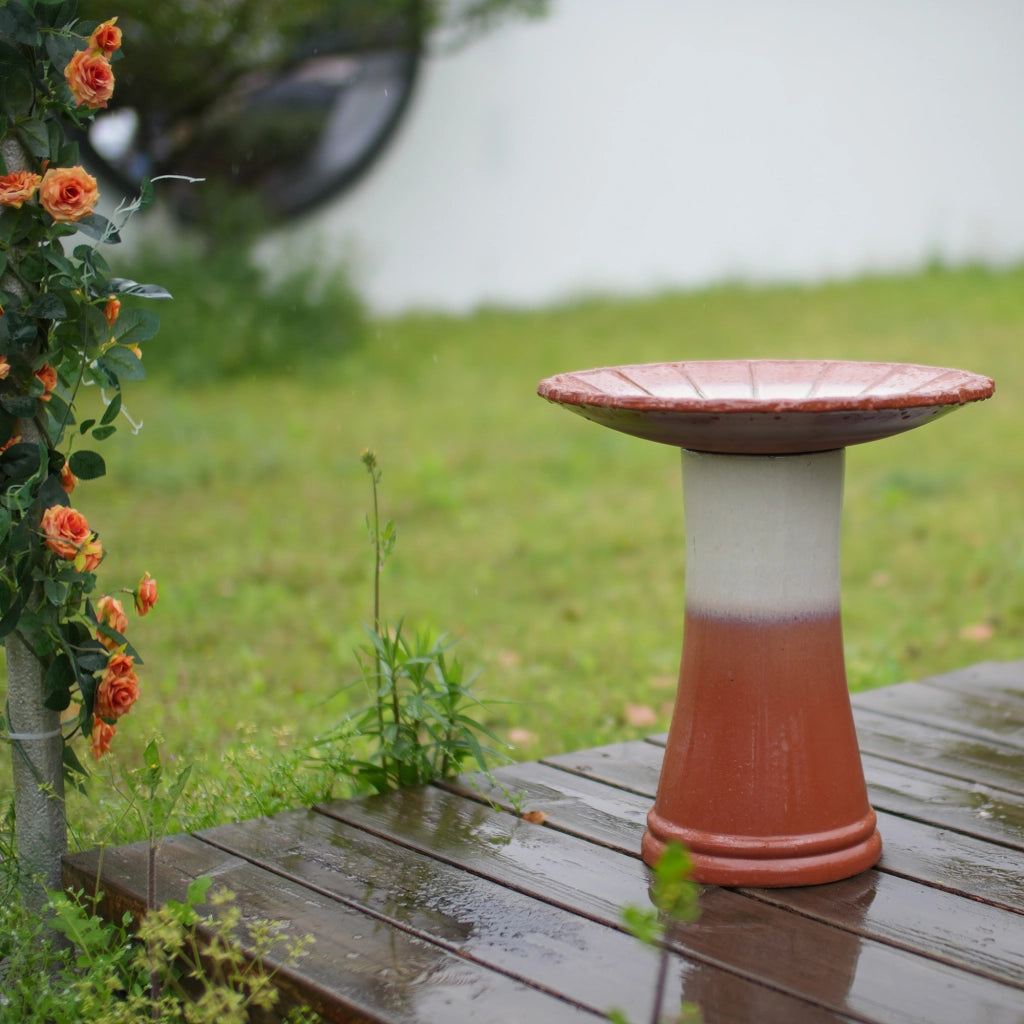 Fontana da giardino in ceramica fatta a mano con vasca ampia e base alta smaltata rosso ruggine 51 × 40 × 52 cm