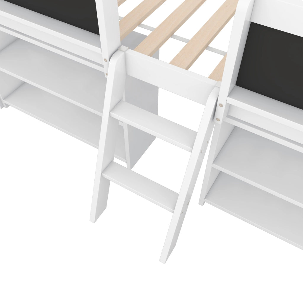 Letto a soppalco basso ULEVR 90x200 cm con ripiani, lavagna, barriera di sicurezza e scala, bianco