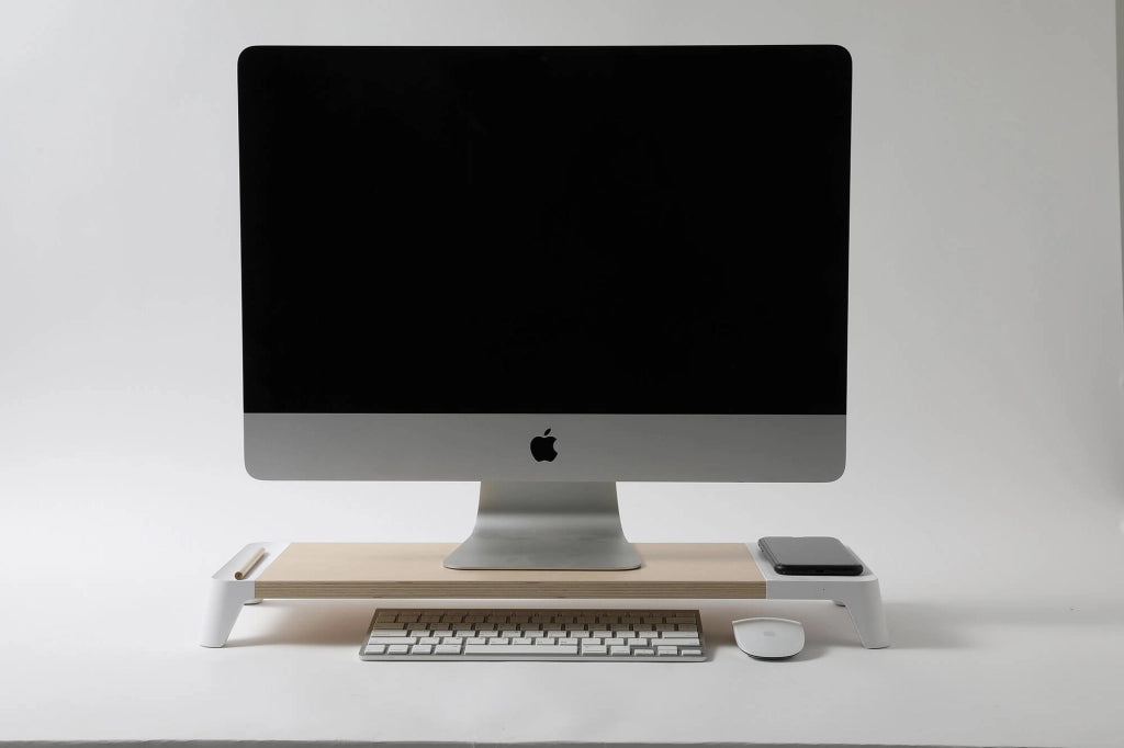 Supporto Monitor da Scrivania 56x20x5,7 cm con Base di Ricarica Wireless in MDF e Plastica Bianco