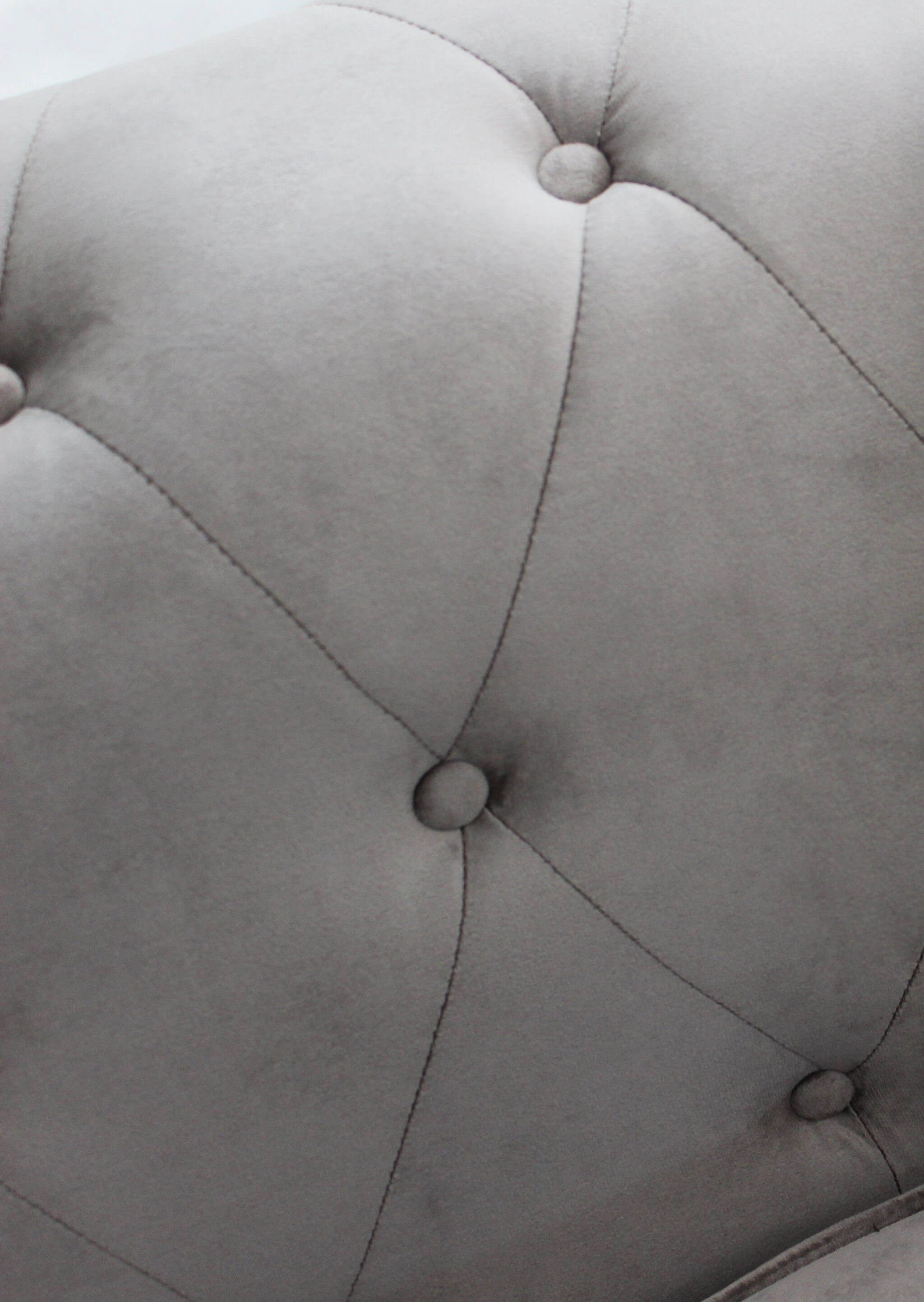 DIVANO A 2  POSTI CHESTERFIELD IN VELLUTO COLORE GRIGIO