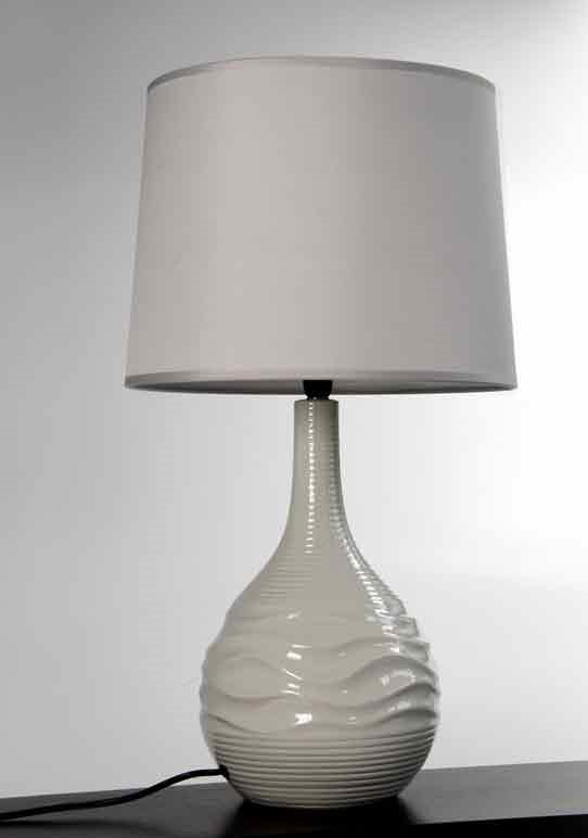 LAMPADA DA TAVOLO IN CERAMICA CON BASE ONDULATA 34X34X H72 CM TORTORA