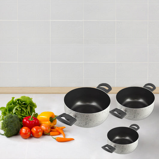 MA MAISON TRIS CASSERUOLE Ø 18 - Ø 22 - Ø 26 CON 2 MANICI LINEA ALESSIA SPESSORE 1.60 MM ANTIADERENTE E ANTIGRAFFIO IN ALLUMINIO