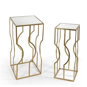 SET 2 TAVOLINI IN METALLO CON FORMA MODERAN QUADRATA IN COLORE ORO