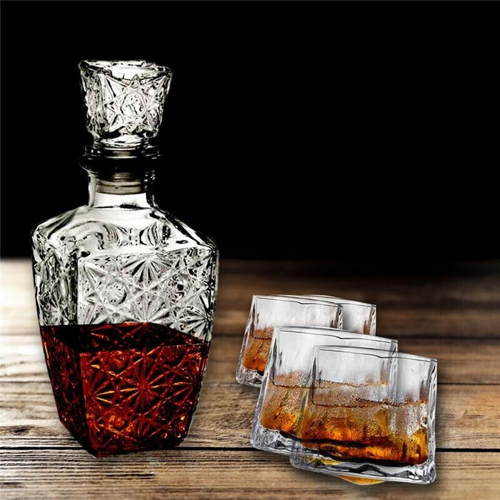 SET BOTTIGLIA DIAMOND IN VETRO DA 1 LITRO CON 4 BICCHIERI DA LIQUORE ROYAL CAPIENZA 150 ML