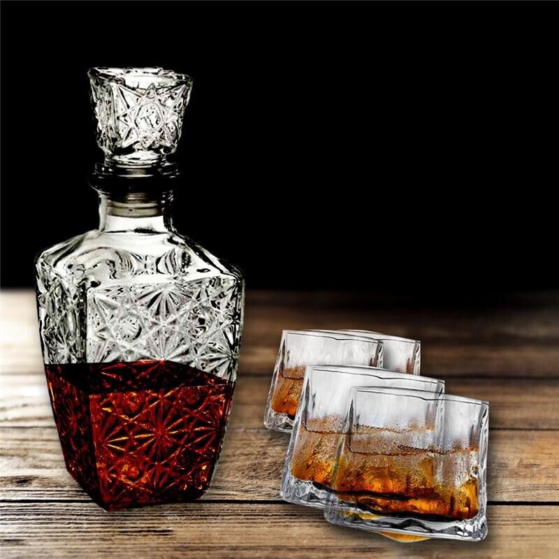 SET BOTTIGLIA DIAMOND IN VETRO DA 1 LITRO CON 4 BICCHIERI DA LIQUORE ROYAL CAPIENZA 150 ML