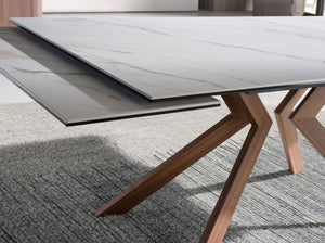 Tavolo da pranzo rettangolare allungabile in marmo porcellanato e acciaio effetto noce