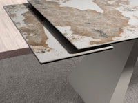 Tavolo da pranzo rettangolare allungabile in marmo porcellanato e acciaio grigio tortora