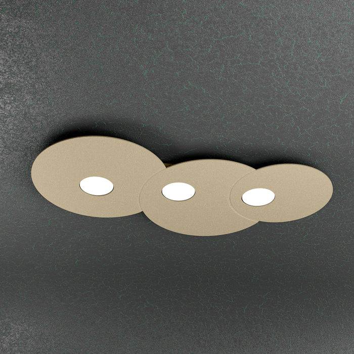 Toplight Plafoniera da soffitto rotonda 3 luci Cloud con attacco GX53, struttura colore sabbia, design moderno 67x36x3cm