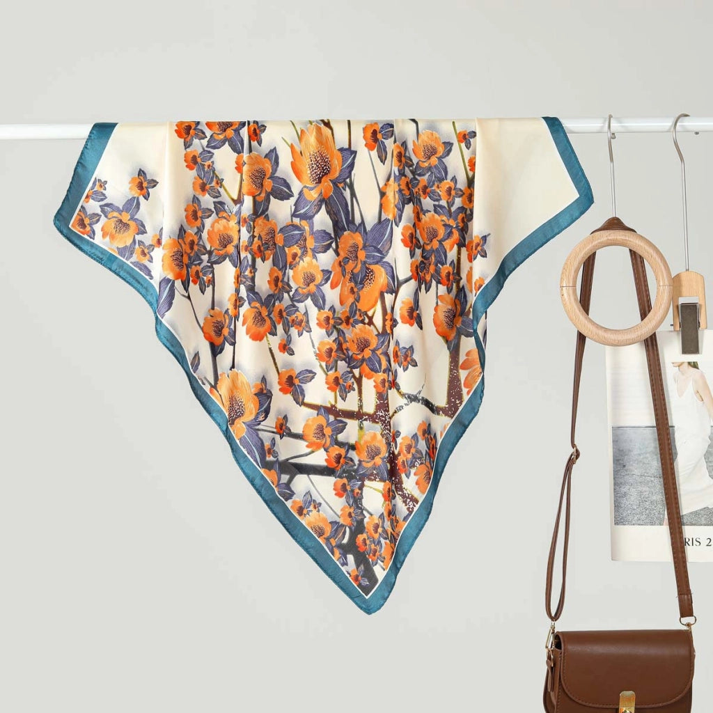 Nuova sciarpa quadrata da donna in seta da 70 cm: alla moda e versatile.