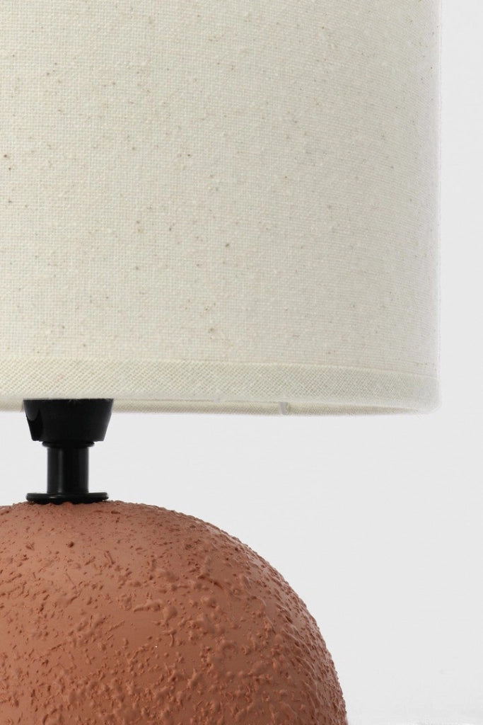 Lampada da Tavolo con Base in Ceramica e Paralume in Lino - MEI-HSUAN