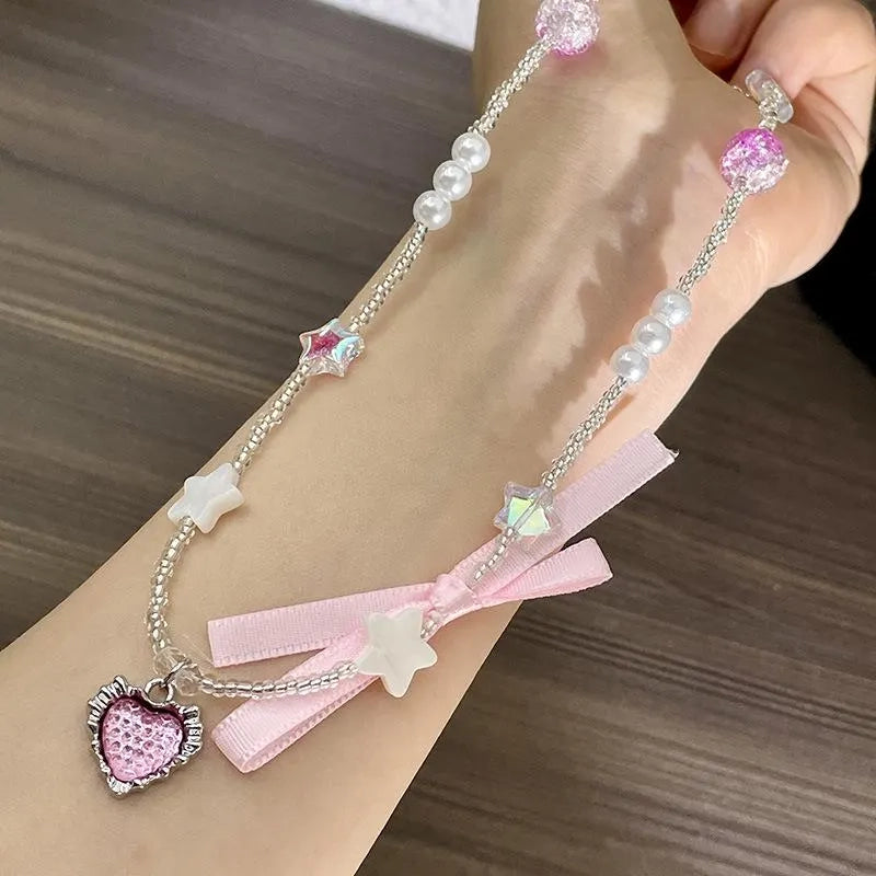 Collana con ciondolo a forma di cuore rosa e fiocco, realizzata a mano con perline e zirconi. Regalo di Natale per donna, regalo di compleanno.