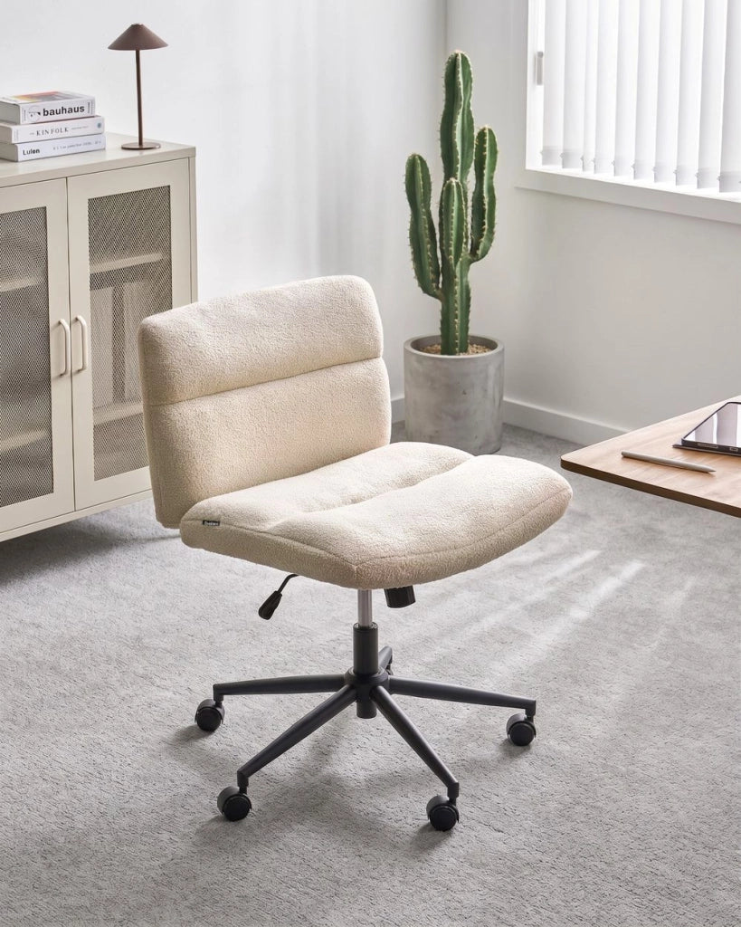 Sedia da scrivania per ufficio Boucle Rivestimento ampio senza braccioli Seduta pneumatica Base girevole inclinabile beige chiaro