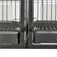 DOPPIA GABBIA PER UCCELLI IN METALLO CON VASSOI ESTRAIBILI, SUPPORTO CON 4 RUOTE E RIPIANO, 95X45.5X102CM, GRIGIO