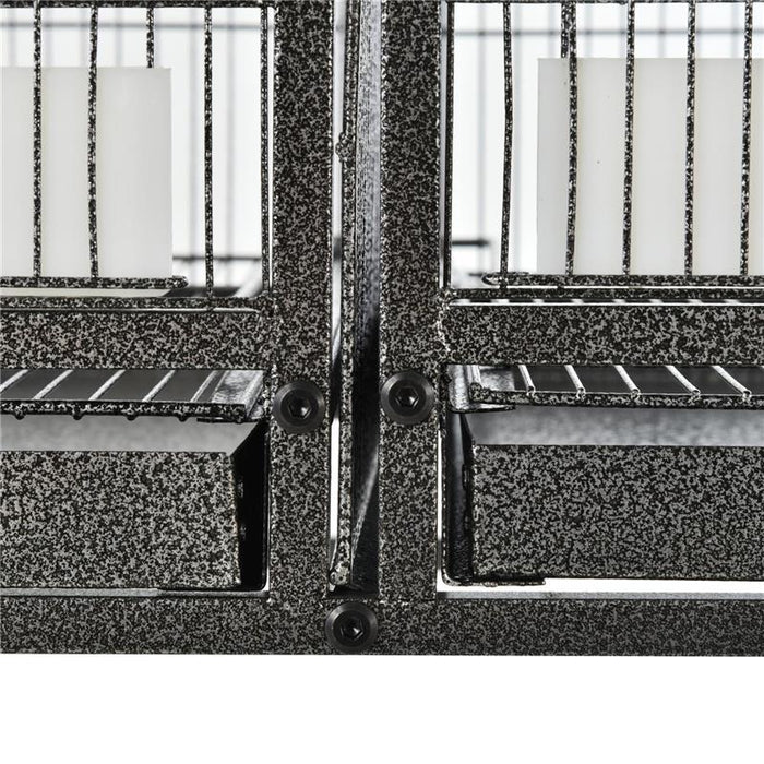 DOPPIA GABBIA PER UCCELLI IN METALLO CON VASSOI ESTRAIBILI, SUPPORTO CON 4 RUOTE E RIPIANO, 95X45.5X102CM, GRIGIO