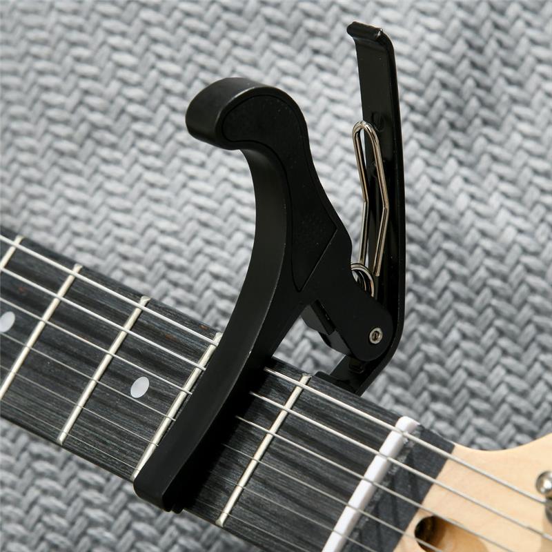 CHITARRA ELETTRICA CON AMPLIFICATORE 15W, BORSA, TRACOLLA E ACCORDATORE DIGITALE, NERO