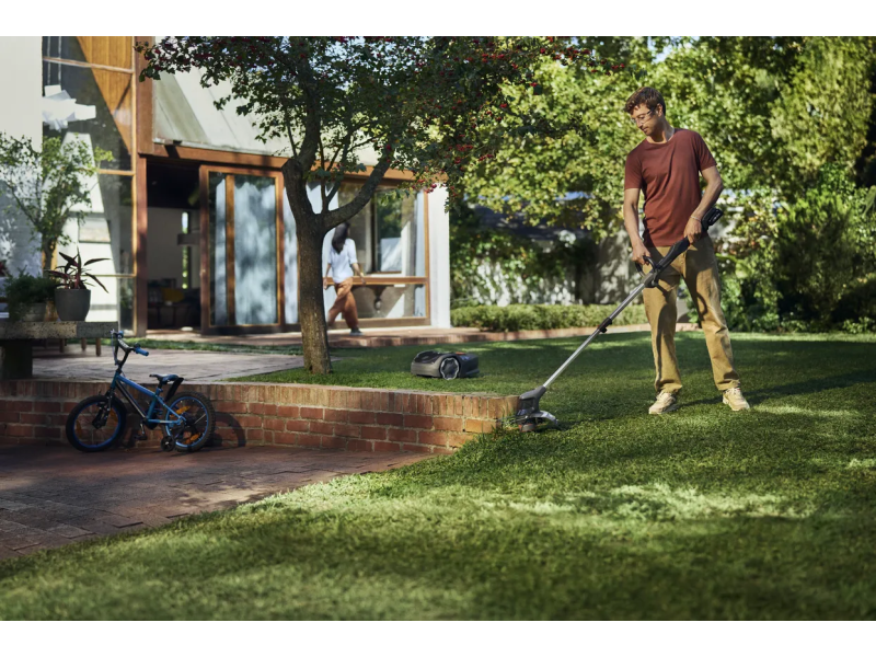 Tagliabordi a batteria Husqvarna Aspire T28-P4A con batteria 18V e carica