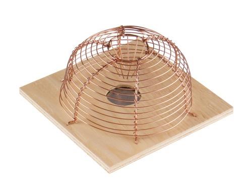 TRAPPOLA PER TOPI A CESTINO IN FILO DI FERRO ZINCO-RAMATO CON BASE IN LEGNO