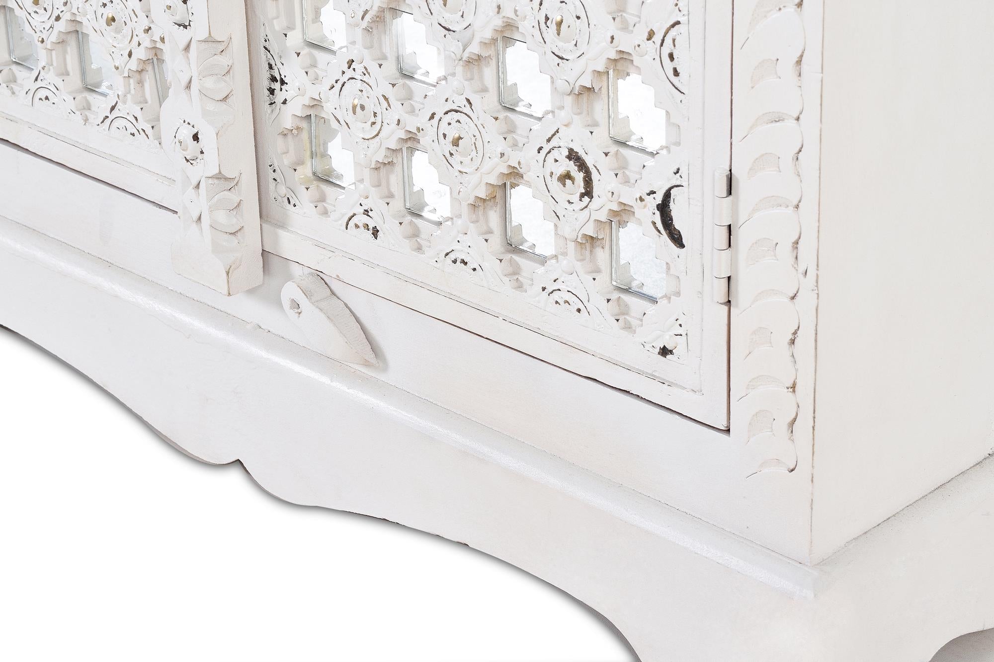 Armadio a due ante in massello di mango intagliato 