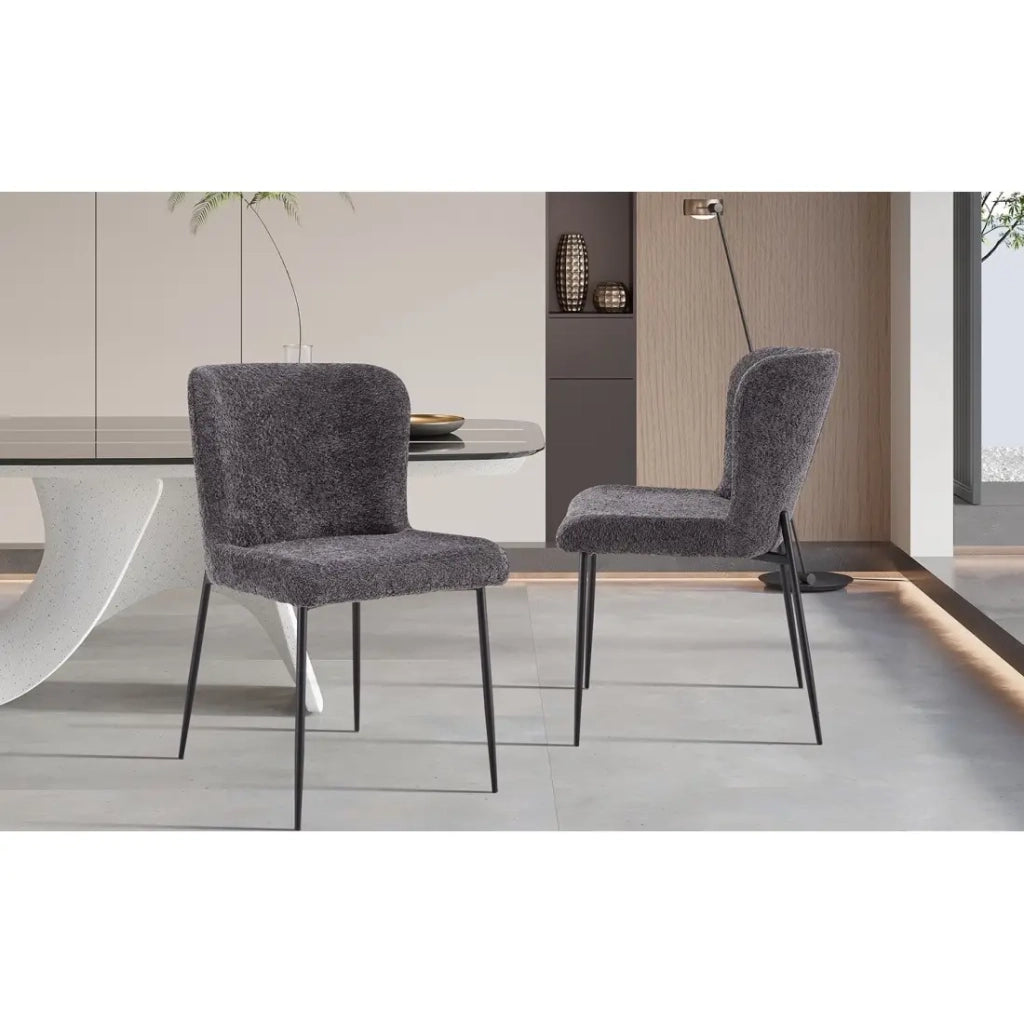 Sedia rivestita in Bouclé per sala da pranzo colore Grigio Scuro. Collezione LISE