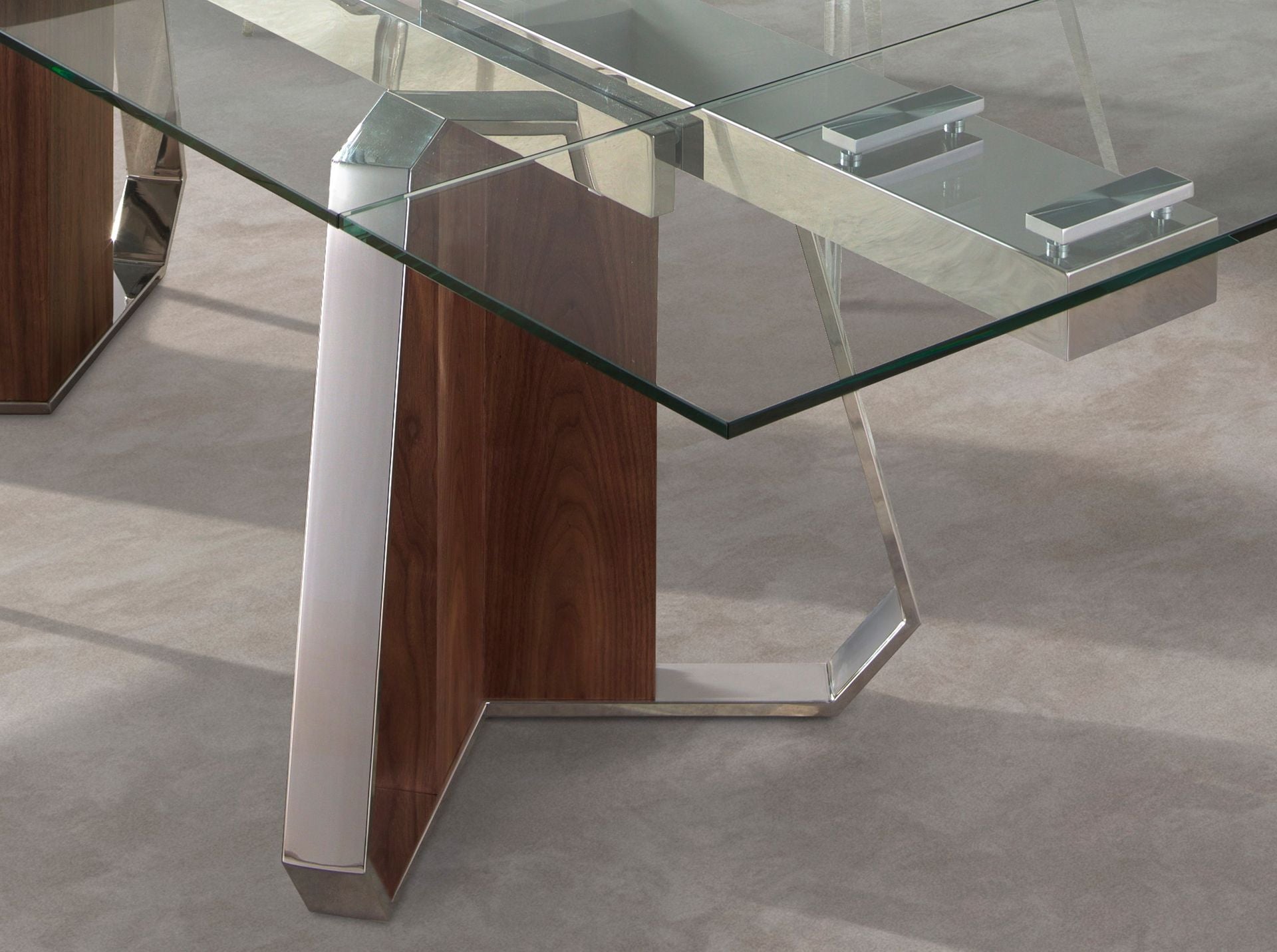 Tavolo da pranzo rettangolare allungabile in vetro temperato, noce e acciaio cromato