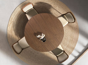 Tavolo da pranzo rotondo in noce e acciaio metallizzato color sabbia