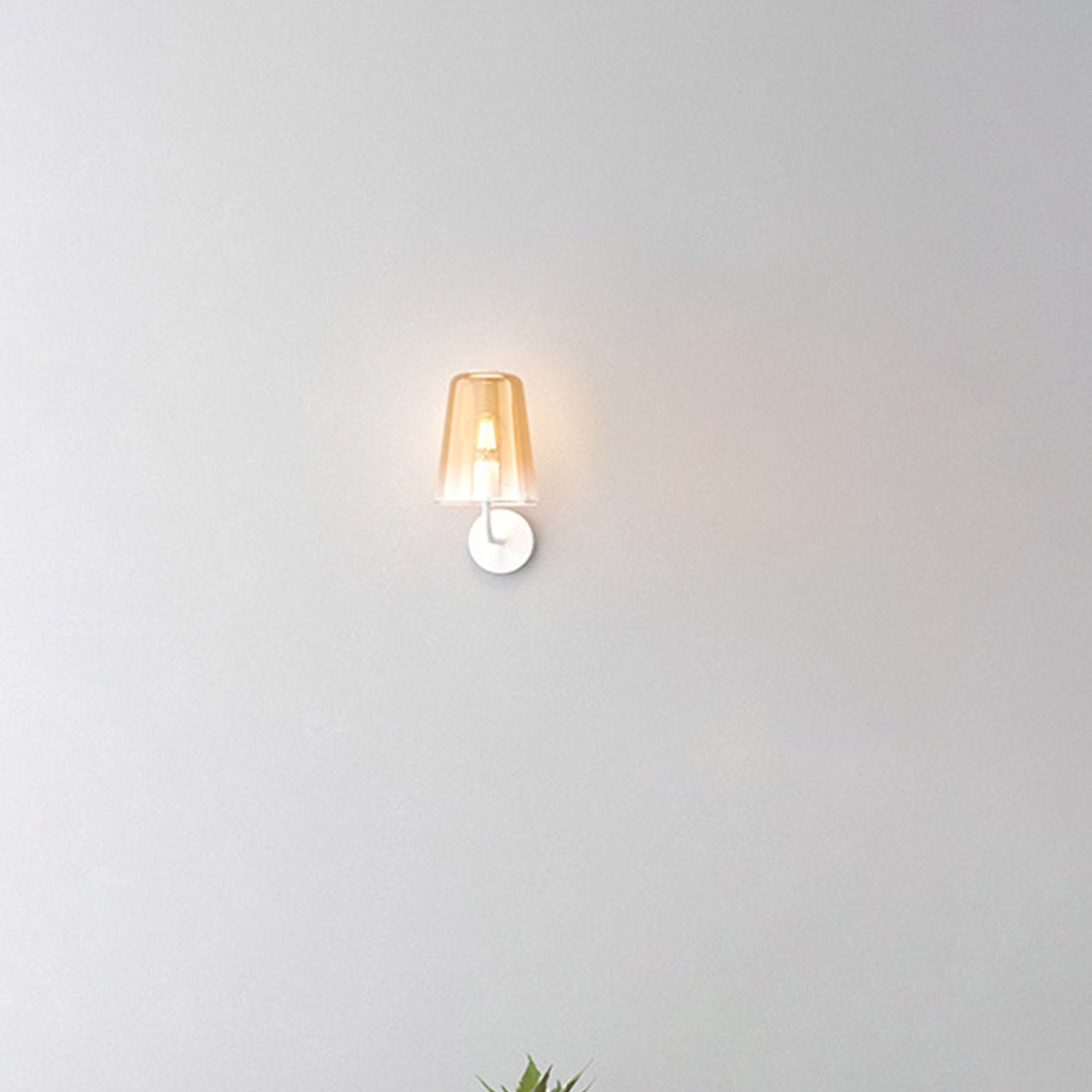 Applique Contemporanea Shaded Metallo Bianco Vetro Ambra 1 Luce E27