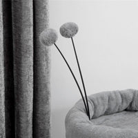 ALBERO TIRAGRAFFI PER GATTI CON CASETTA E LETTINO, PALI IN SISAL E PALLINE, 44.5X44.5X73.5CM, GRIGIO