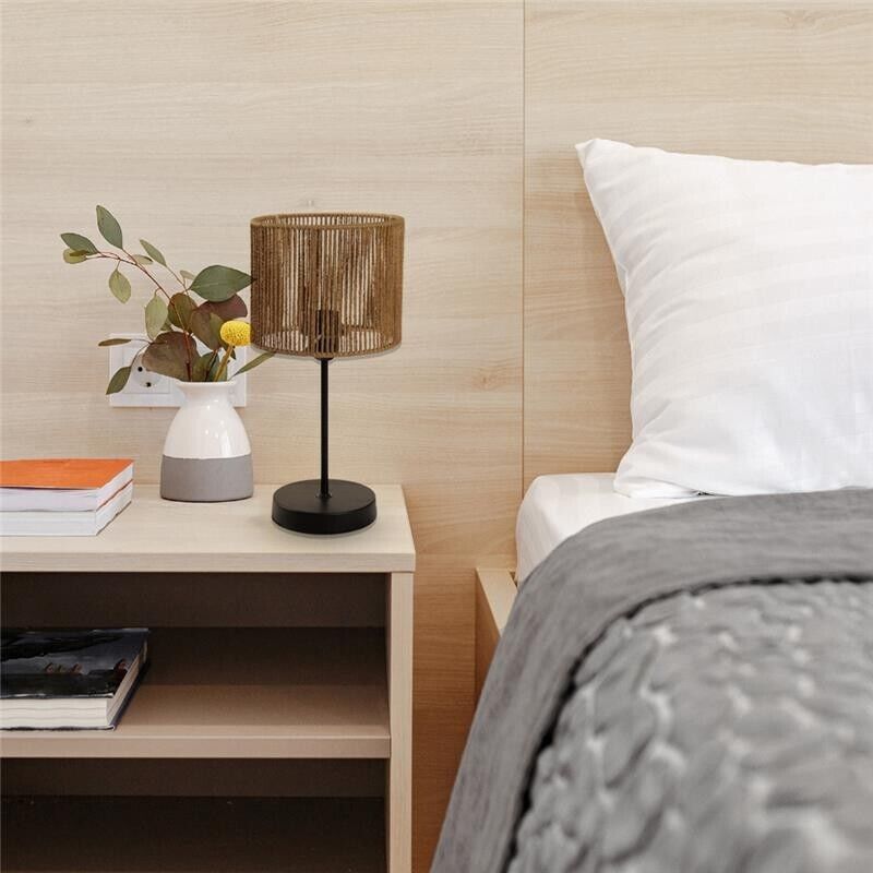 LAMPADA DA TAVOLO IN METALLO NERO CON PARALUME IN CORDA 19X19X38CM