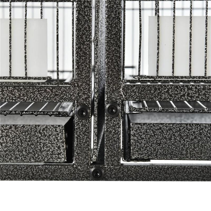 DOPPIA GABBIA PER UCCELLI IN METALLO CON VASSOI ESTRAIBILI, SUPPORTO CON 4 RUOTE E RIPIANO, 95X45.5X102CM, GRIGIO