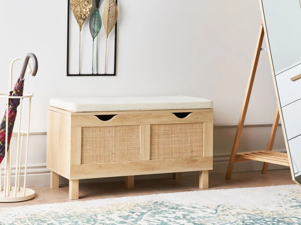 Panca portaoggetti Legno chiaro Legno ingegnerizzato Fronti in rattan Cuscini sul piano Fronti intrecciati Corridoio