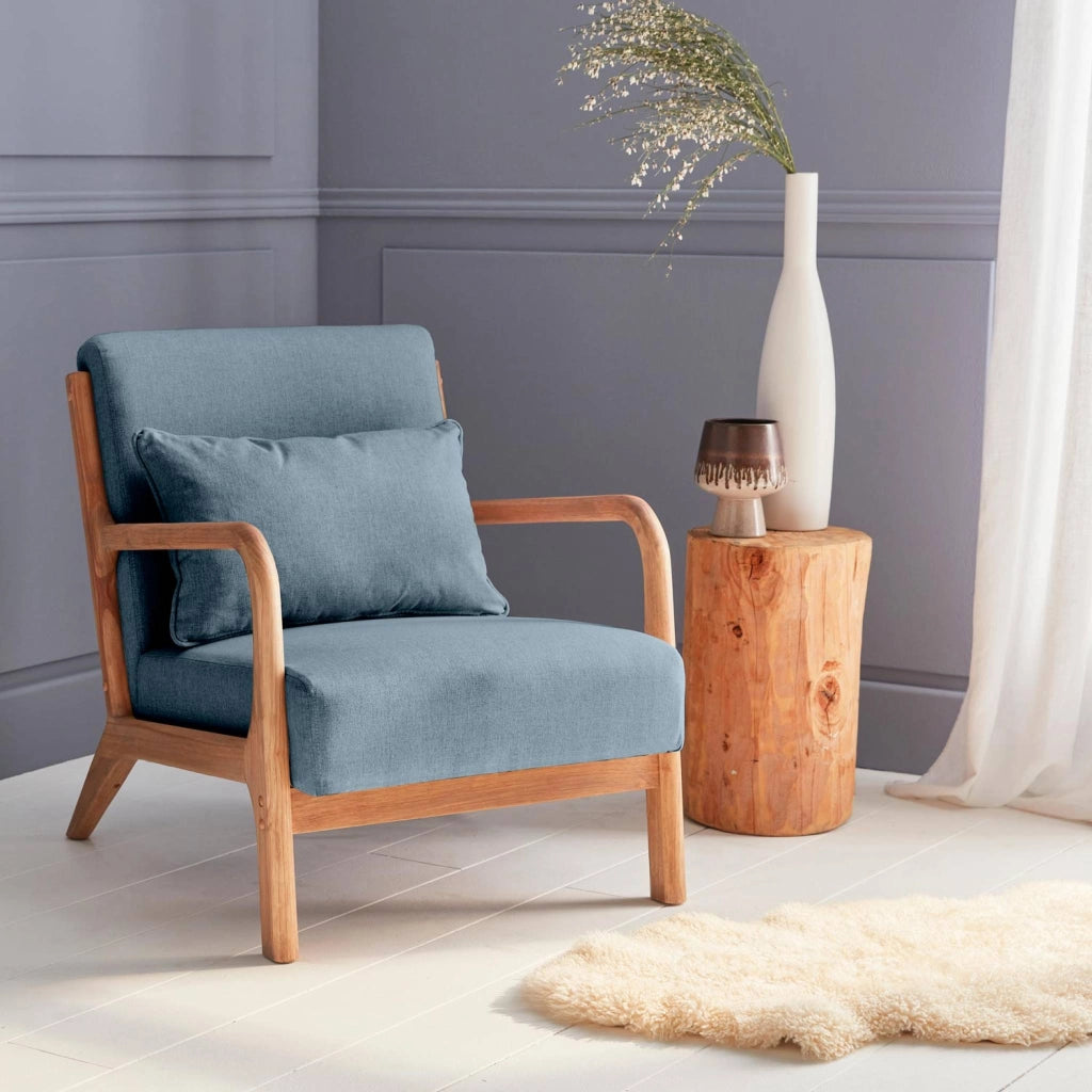 Poltrona scandinava in legno e tessuto con braccioli, blu