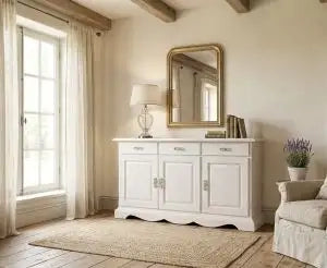Credenza madia Alberta in legno 3 ante bugnate bianco anticato con zocolo sagomato