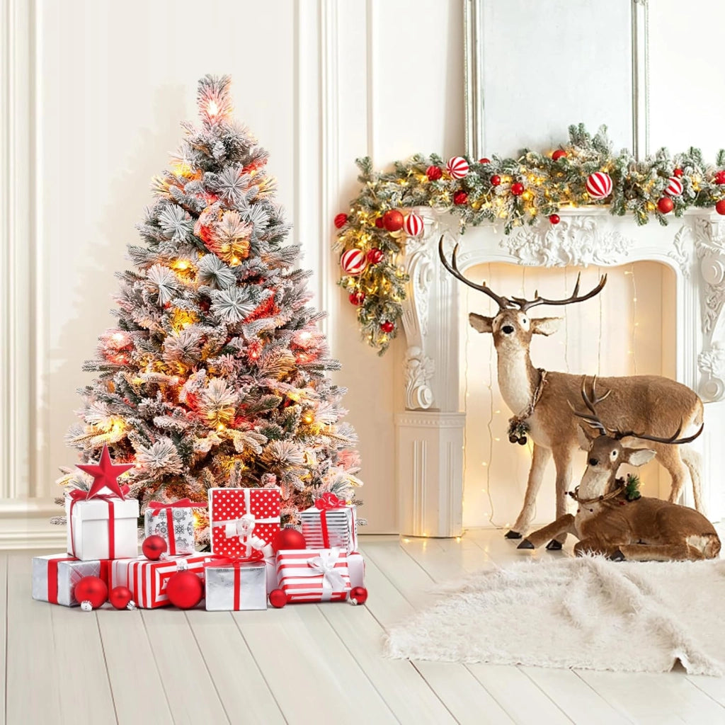 Albero di Natale Innevato 136/180/210 cm, Albero di Natale con 160/240/320 Luci LED, 472/850/1270 Rami di PE e PVC, 26/34/40 Pigne, Aghi di Pino e 8 Modalità di Illuminazione (136 CM)