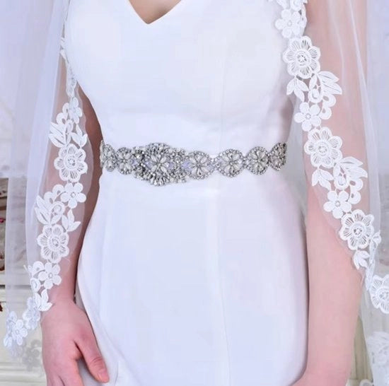 Cinturino da sposa - con lana bianca spezzata - Cinturino da sposa - Accessorio da sposa - Cinturino con pailletti argentati per abito da sposa - Cinturino con paillettoni - Argento