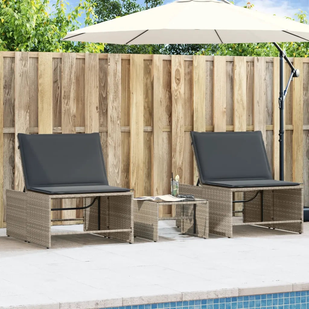 Lettini prendisole 2 pz con tavolo grigio chiaro in polyrattan 368427