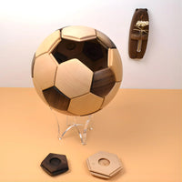 pallone da calcio in legno