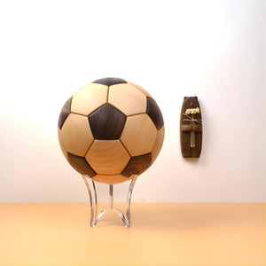 pallone da calcio in legno
