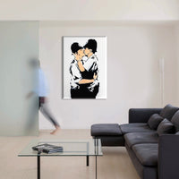 Kissing Policeman - Banksy - Quadro stampato su Canvas e montato su telaio in legno Misura: 70x100 cm