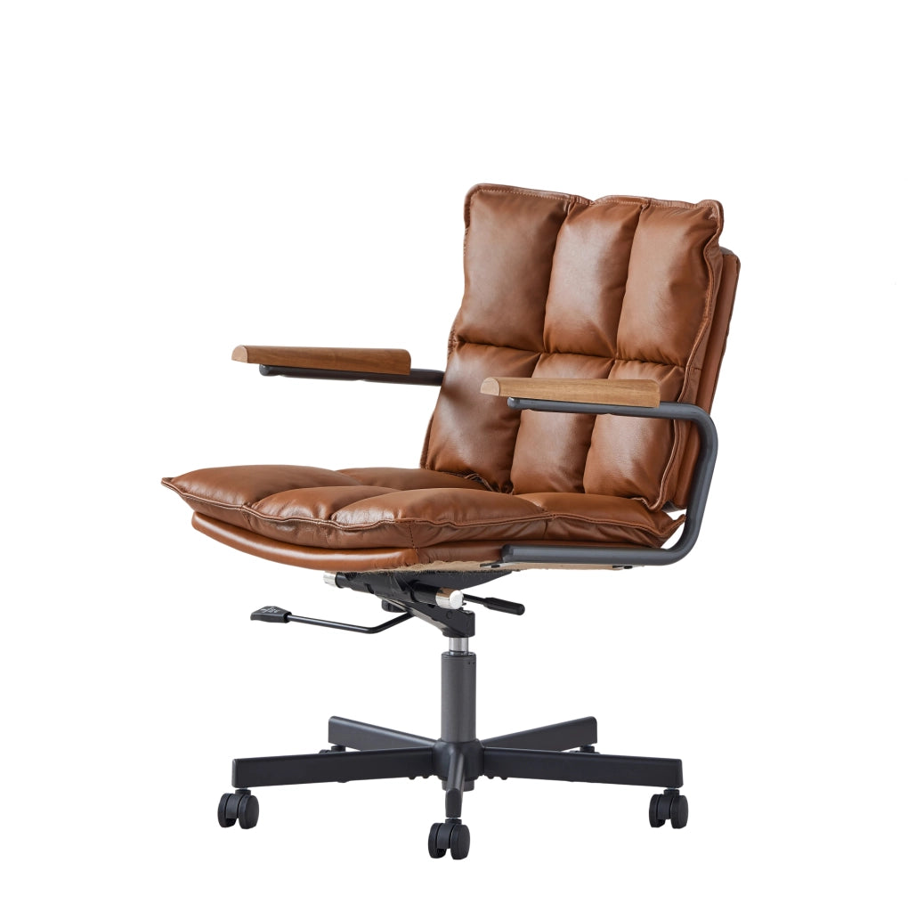 Sedia da ufficio ergonomica in pelle marrone con braccioli