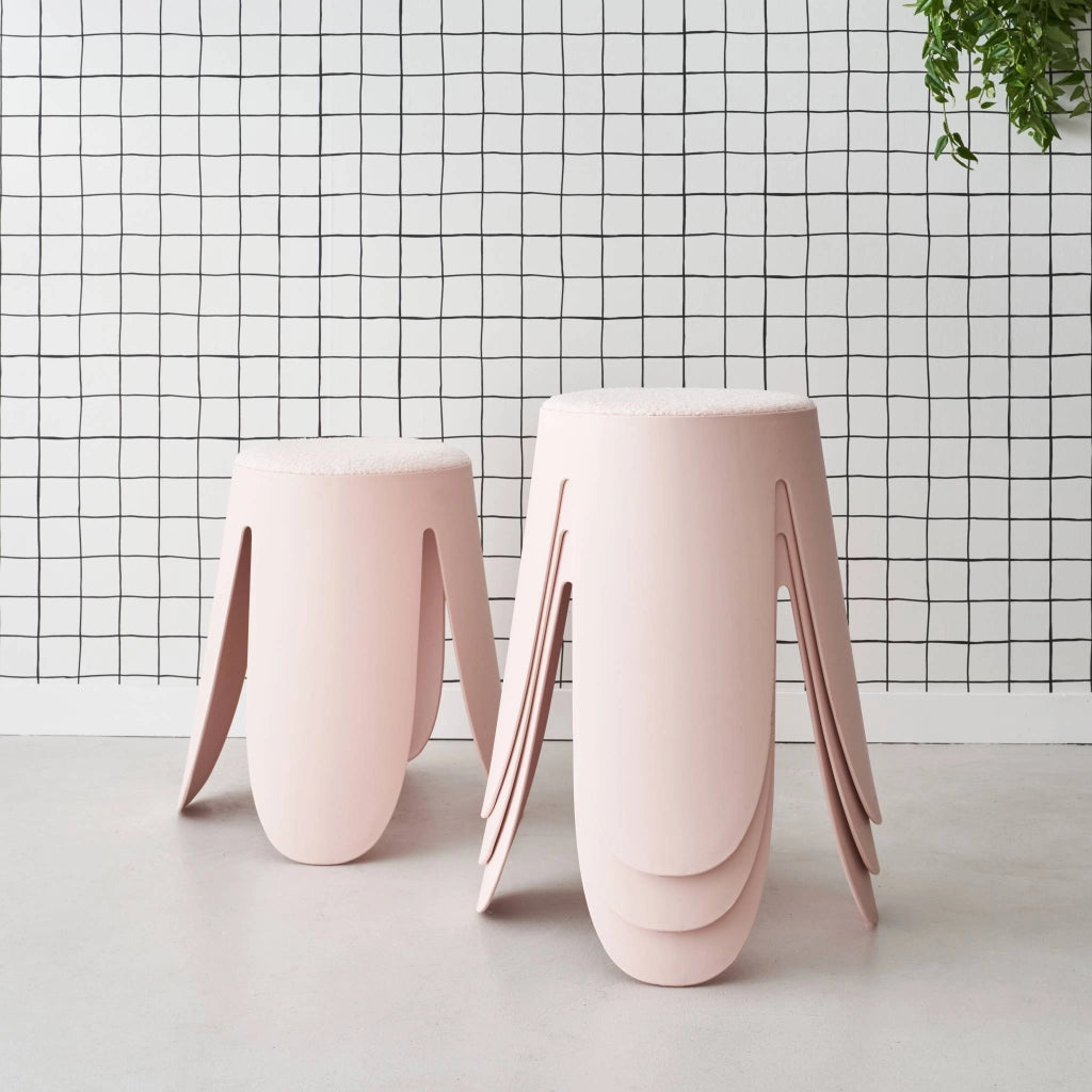 Set 4 sgabelli impilabili in bouclé, rosa pallido