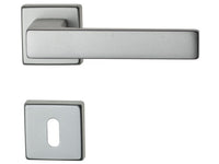 maniglia carlo con rosetta patent alluminio anodizzato argento cod:ferx.vit54889