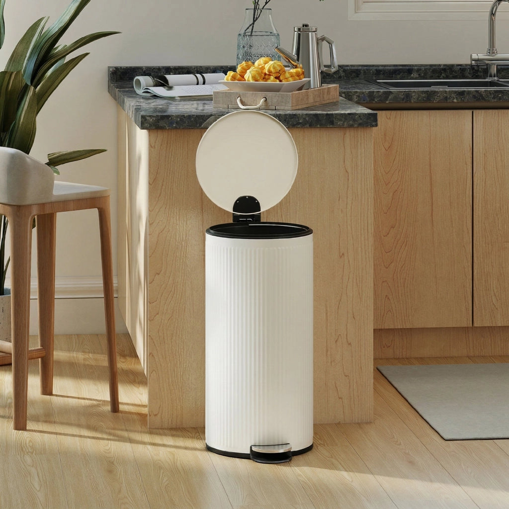 Pattumiera da Cucina con Pedale 30L ¨C Xylo ¨C Coperchio Soft-Close, Secchio Interno Removibile, Crema 36x30x60,5cm
