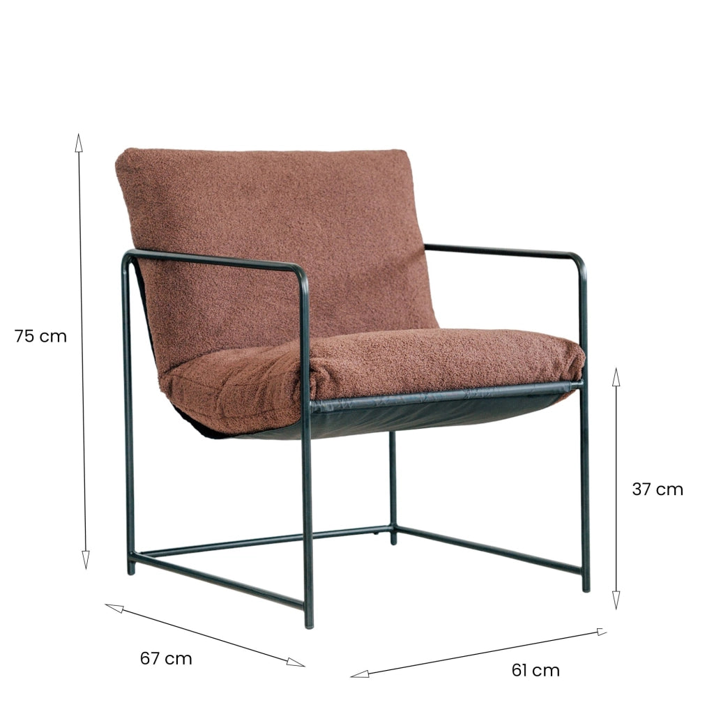 Poltrona Appare, Poltrona rivestita in tessuto bouclÒ©, Sedia imbottita, Seduta con braccioli in metallo, 61x67h75 cm, Marrone