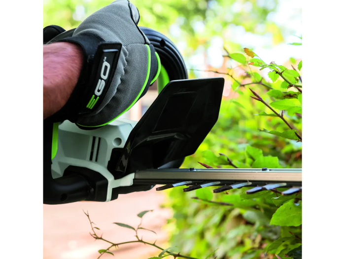 Tagliasiepi Ego Power HT2411E Kit con batteria 56V 2.5Ah e carica